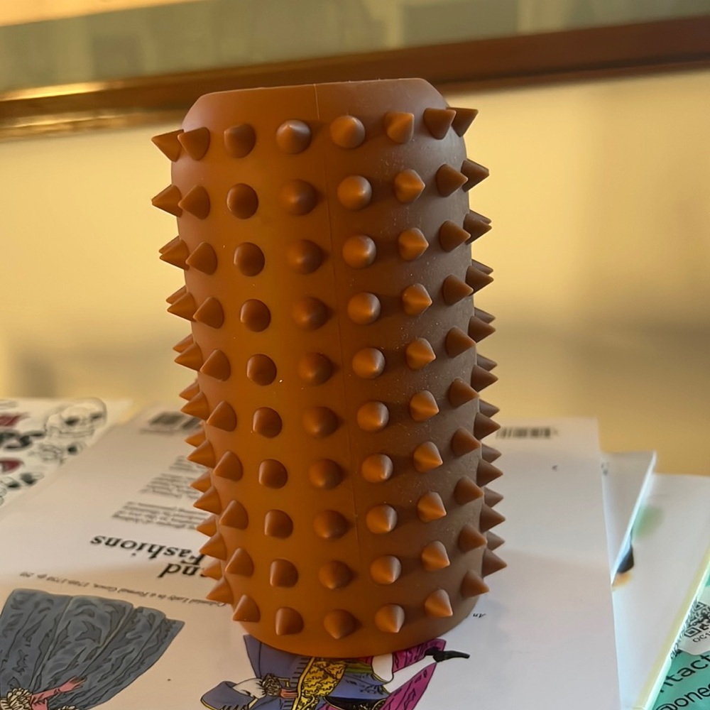 BKR Spiked Honey sleeve. Fits little bottles and little cups.